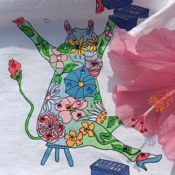 A Collector Sturart Weitzman Embellished Tee.Size small. - Picture 2 of 8
